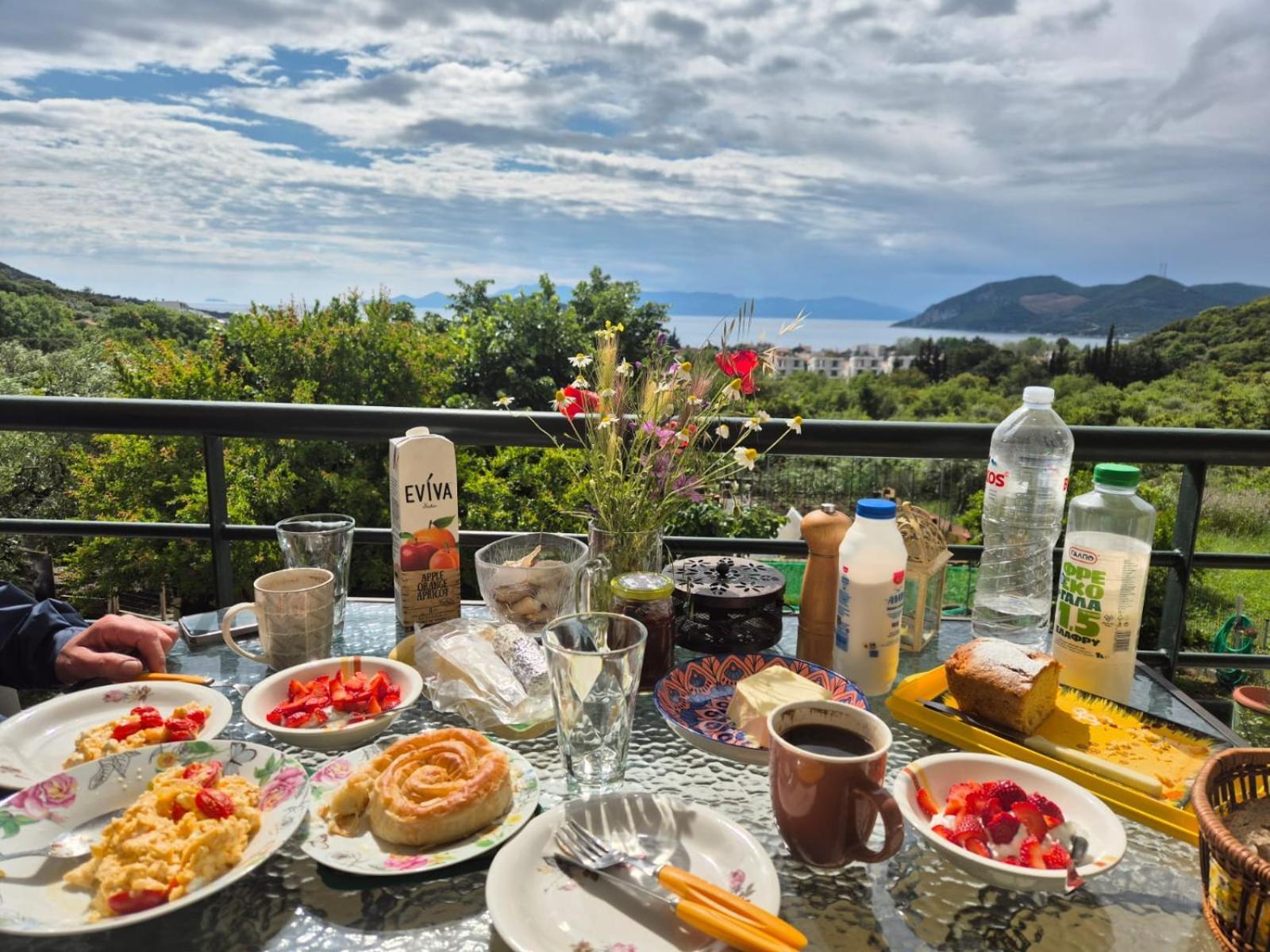 Martha'S Villa Nea Iraklitsa Luaran gambar