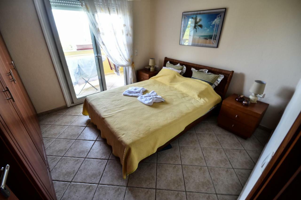 Martha'S Villa Nea Iraklitsa Luaran gambar