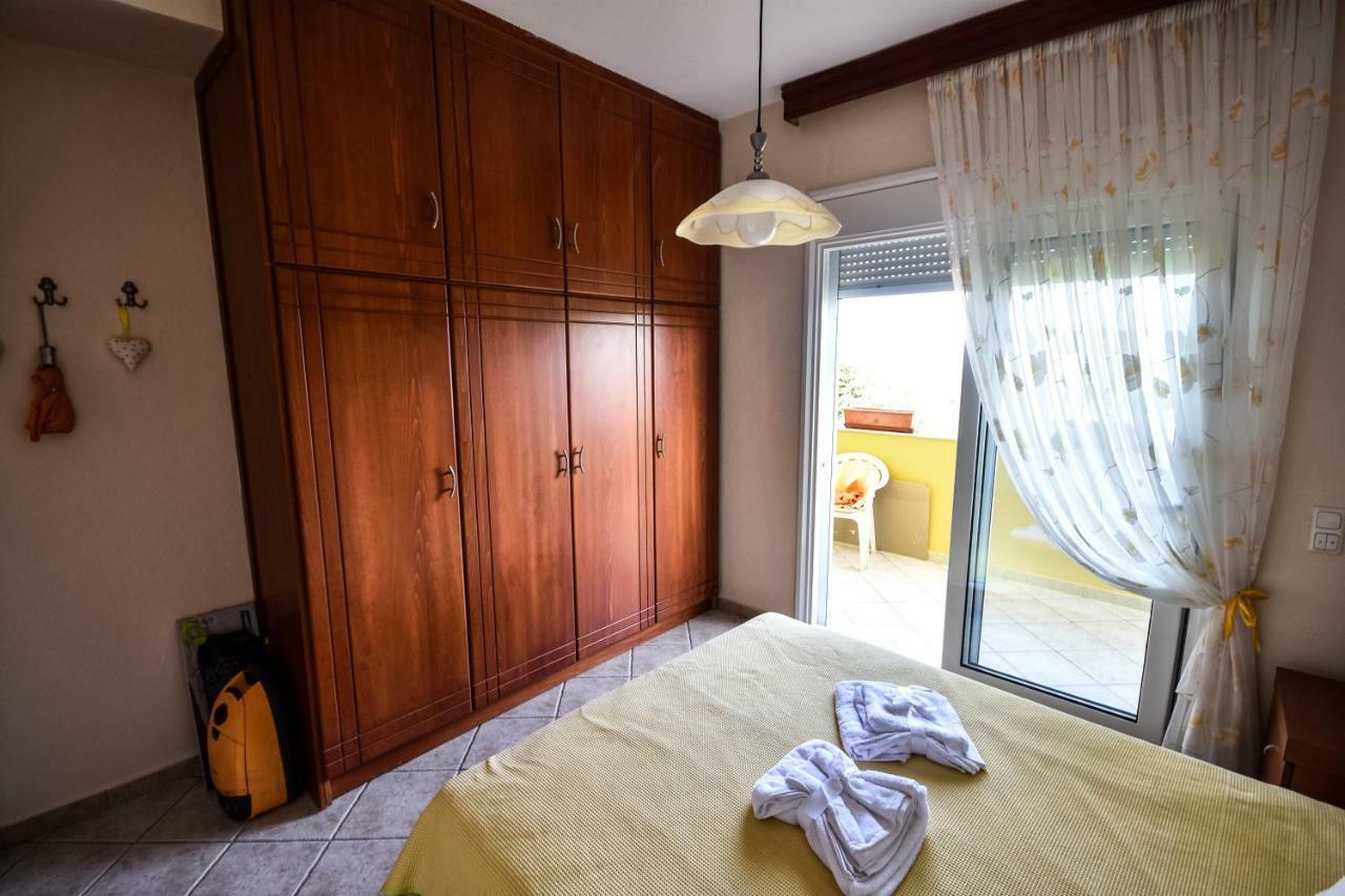 Martha'S Villa Nea Iraklitsa Luaran gambar